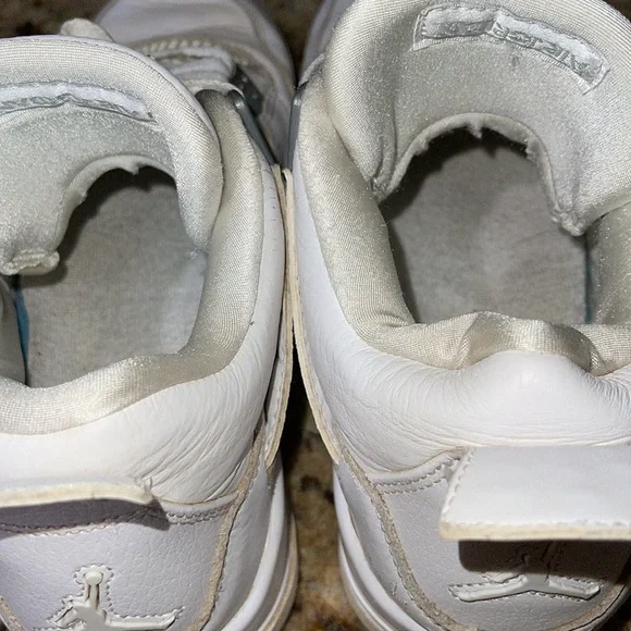 Jordan 4 Retro - Picture 4 of 11